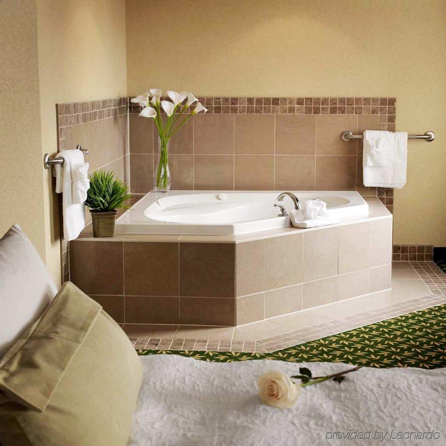 Hampton Ontario Hotel