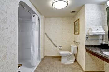 Hotel Hampton Ontario 3*